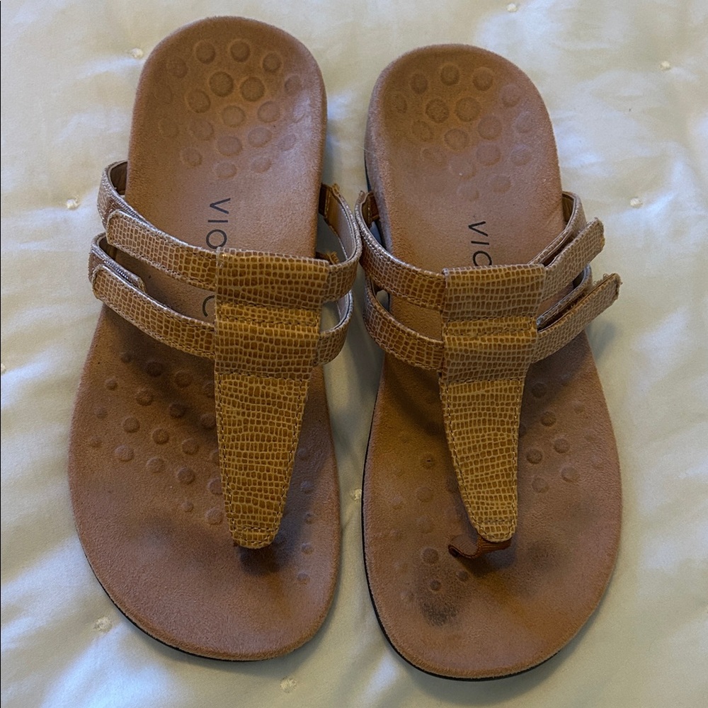 Vionic Women's Brown Textured Sandals